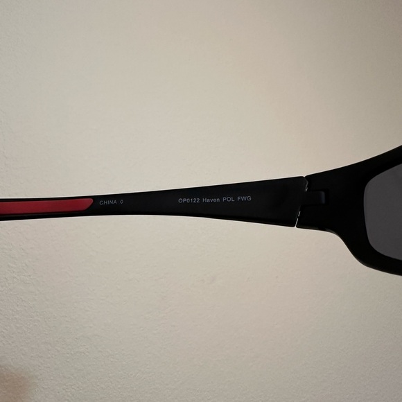 FOSTER GRANT Haven Unisex Wraparound Polarized Sunglasses Black EUC - Picture 11 of 12